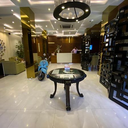 Lahore Continental Hotel Buitenkant foto