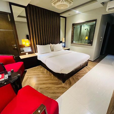 Lahore Continental Hotel Buitenkant foto