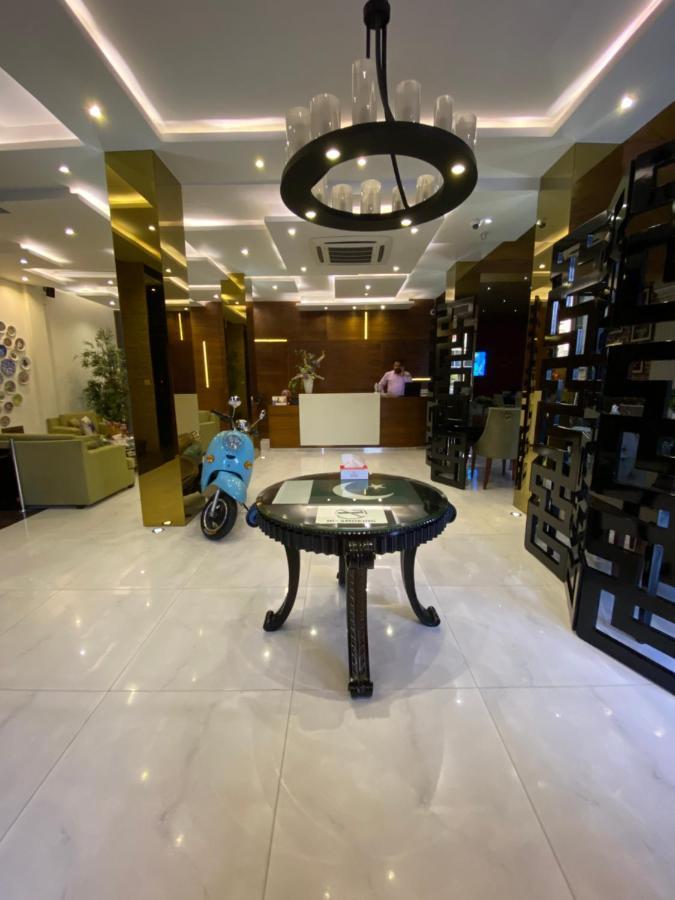 Lahore Continental Hotel Buitenkant foto