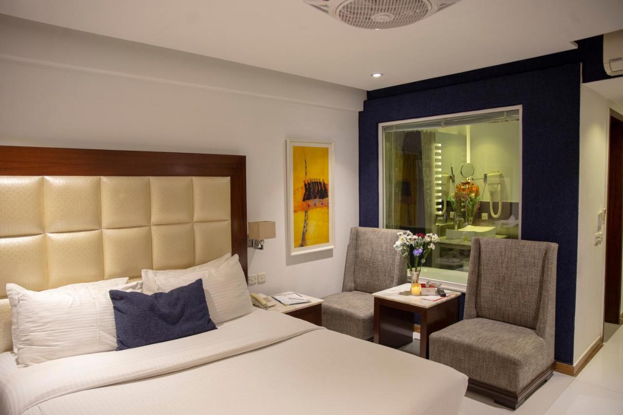 Lahore Continental Hotel Buitenkant foto