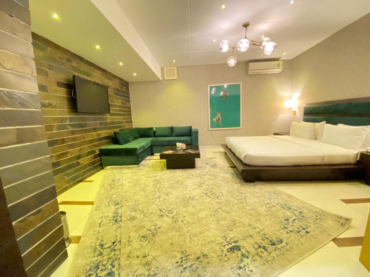 Lahore Continental Hotel Buitenkant foto