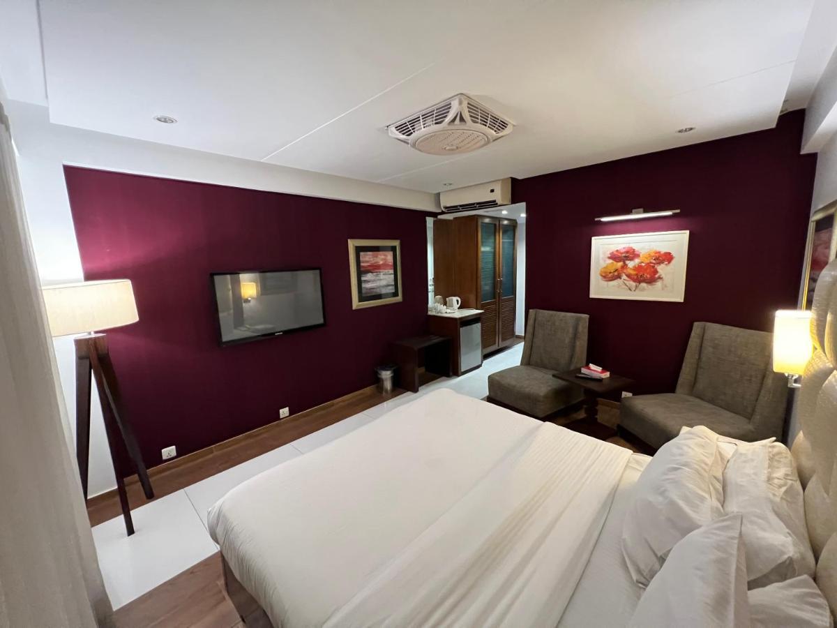 Lahore Continental Hotel Buitenkant foto