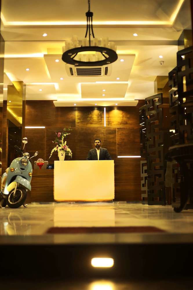 Lahore Continental Hotel Buitenkant foto