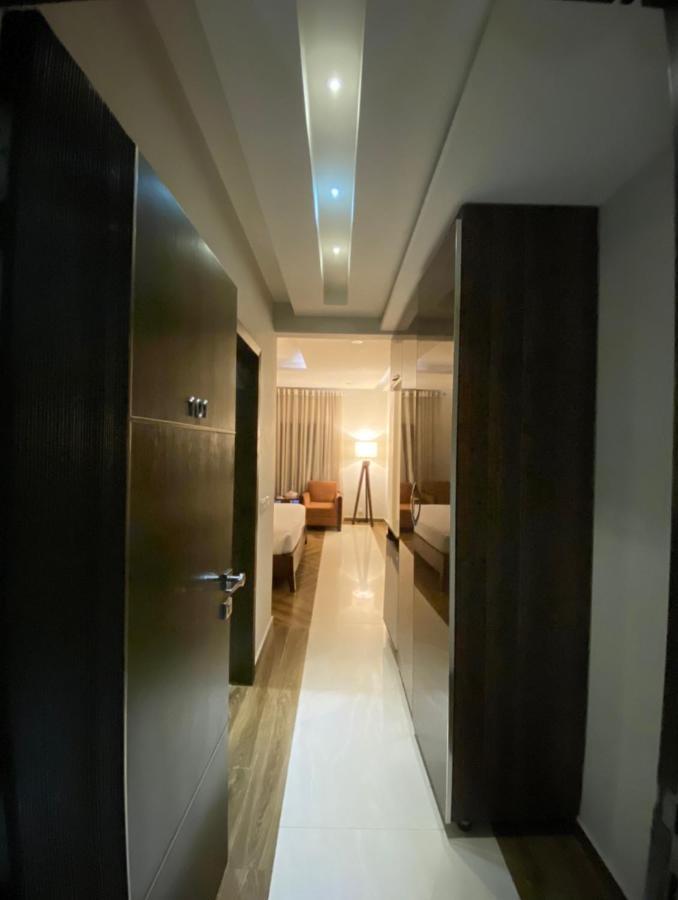 Lahore Continental Hotel Buitenkant foto